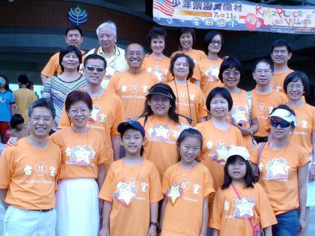 mt-2008-team-with-banner