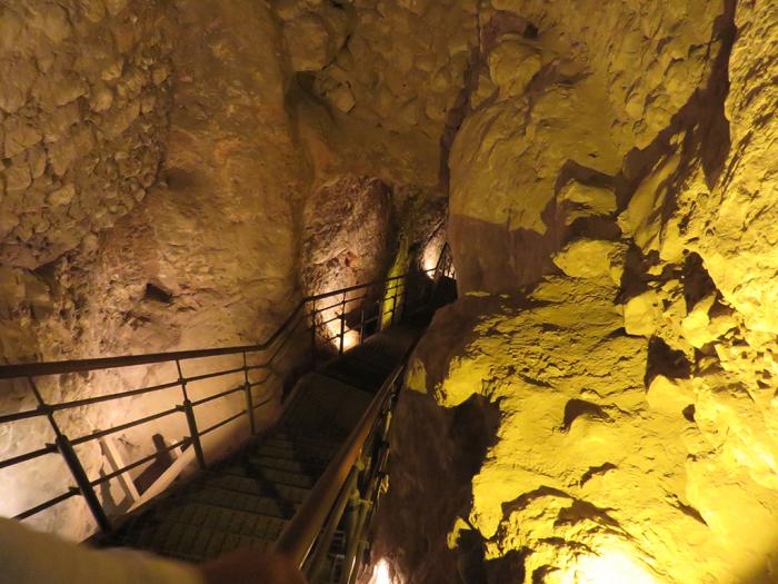 bible-jerusalem-hezekiahs-tunnel 2