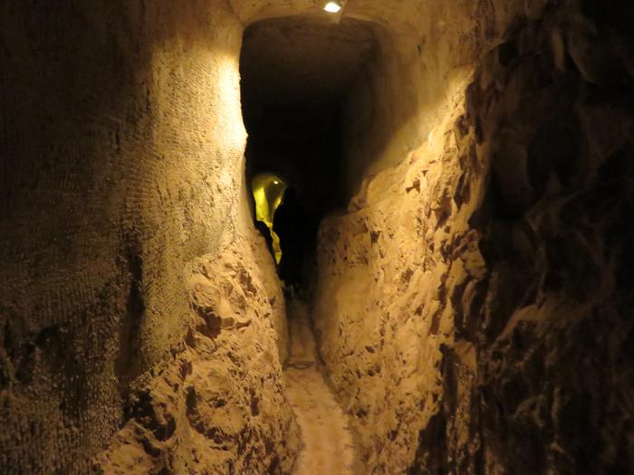 bible-jerusalem-hezekiahs-tunnel 3