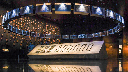 £¨Éç»á£©£¨3£©ÇÖ»ªÈÕ¾üÄÏ¾©´óÍÀÉ±ÓöÄÑÍ¬°û¼ÍÄî¹ÝÎª½ñÄêÀëÊÀµÄ´óÍÀÉ±ÐÒ´æÕß¾ÙÐÐÏ¨µÆµ¿ÄîÒÇÊ½